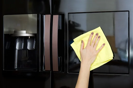 دليلك لتنظيف الأجهزة الكهربائية